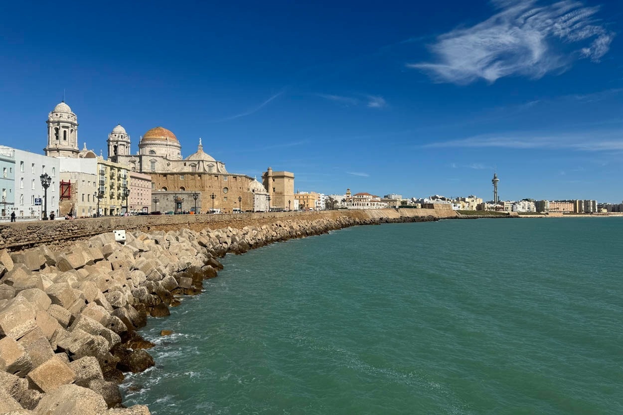 Casual con Duende Cádiz: Historische Kathedrale & Meerblick im Zentrum von Cádiz.