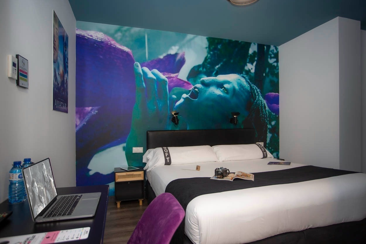 Avatar-Motiv im Casual del Cine Valencia: Themenhotel in Valencia mit einzigartigem Zimmerdesign. | Casual Hoteles