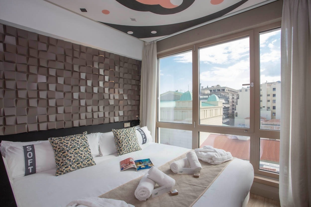 Komfortables Hotelzimmer im Casual Kubic Athens, zentral gelegen und stilvoll eingerichtet.