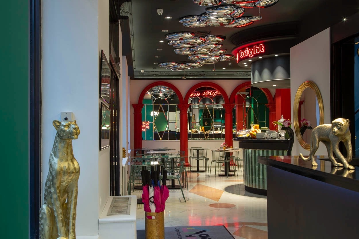 Elegantes Casual Eclettico Milano Hotel mit Dschungeltier-Dekor nahe Bahnhof Centrale.