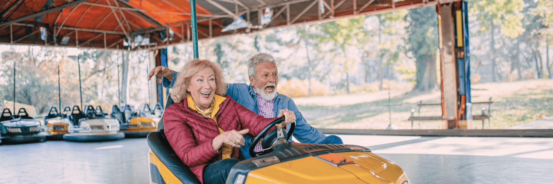 Rápida aventura en scooter. ¡Tu traslado sin complicaciones te espera en Casual Hoteles!