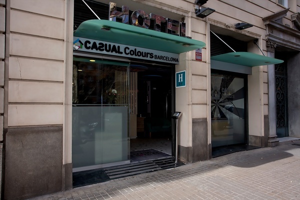 l' entrée de l' hôtel casual colors barcelona