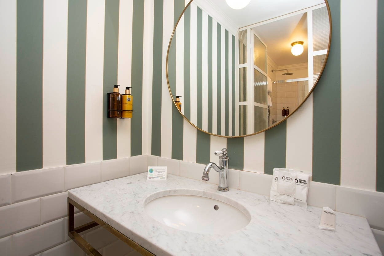 Elegant Badezimmer im Casual Eclettico Milano – Hotel Mailand, nahe Bahnhof Centrale | Casual Hoteles