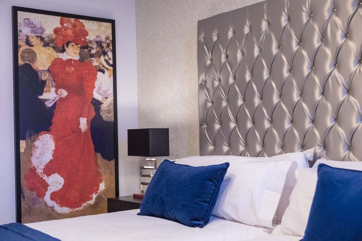 Casual Belle Époque: Gemütliches Zimmer mit Kunstwerk im Zentrum von Lissabon