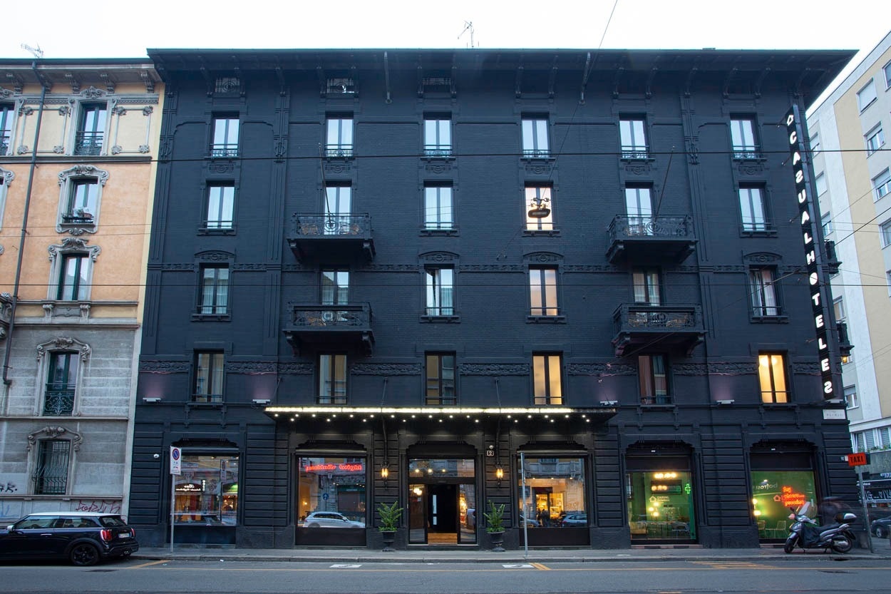 Elegantes schwarzes Gebäude: Casual Eclettico Milano - Hotel Mailand, nahe Bahnhof Centrale