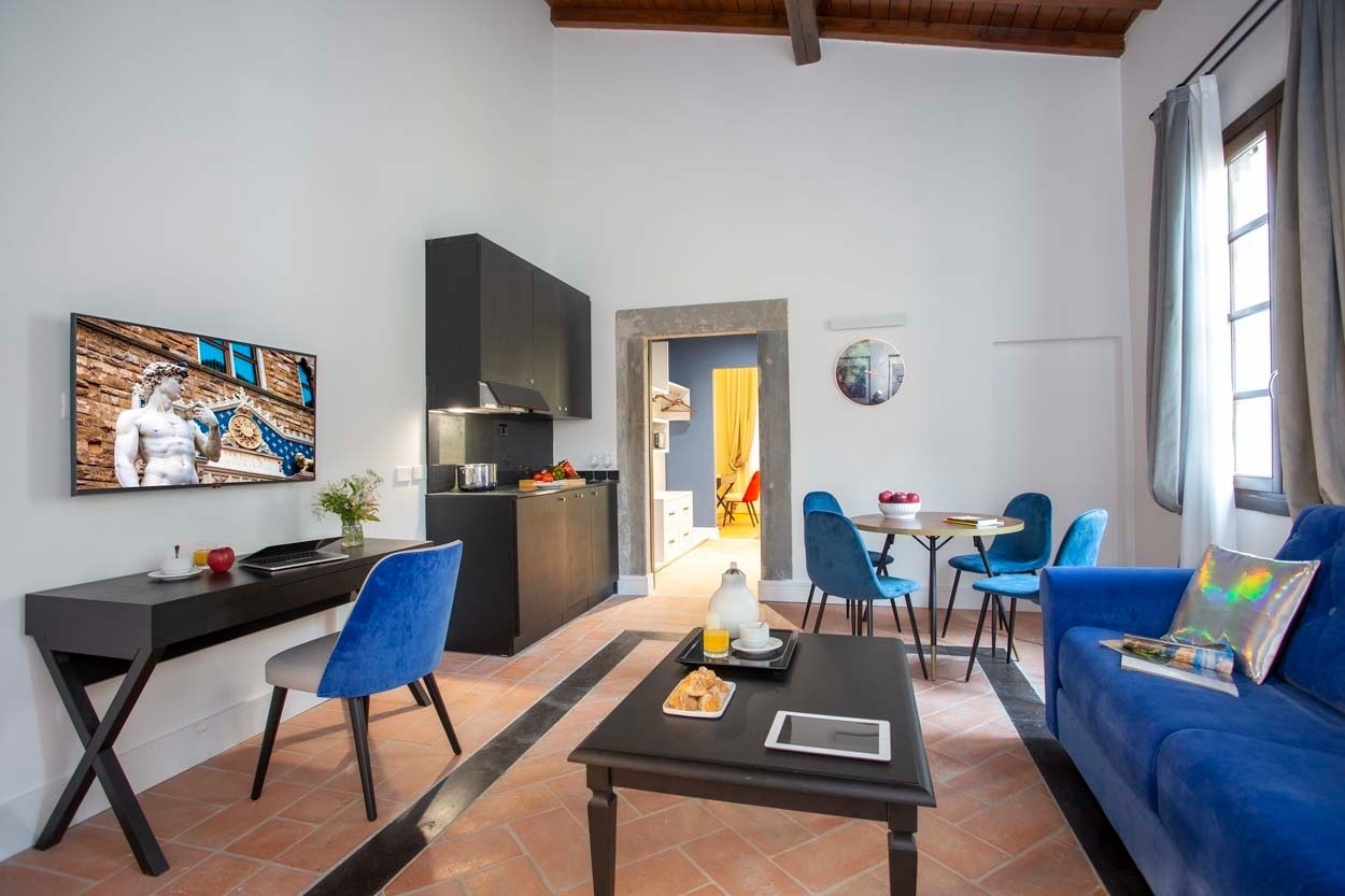Gemütliches Wohnzimmer mit Blick auf den David in Casual Rinascimento Firenze. Zentrale Lage.