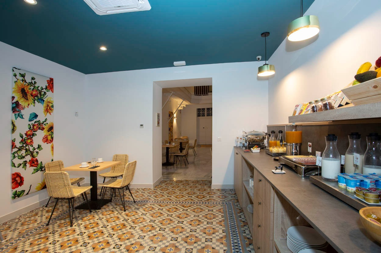 Frühstücksbuffet im Casual con Duende Cádiz Hotel mit Sitz im historischen Zentrum von Cádiz.