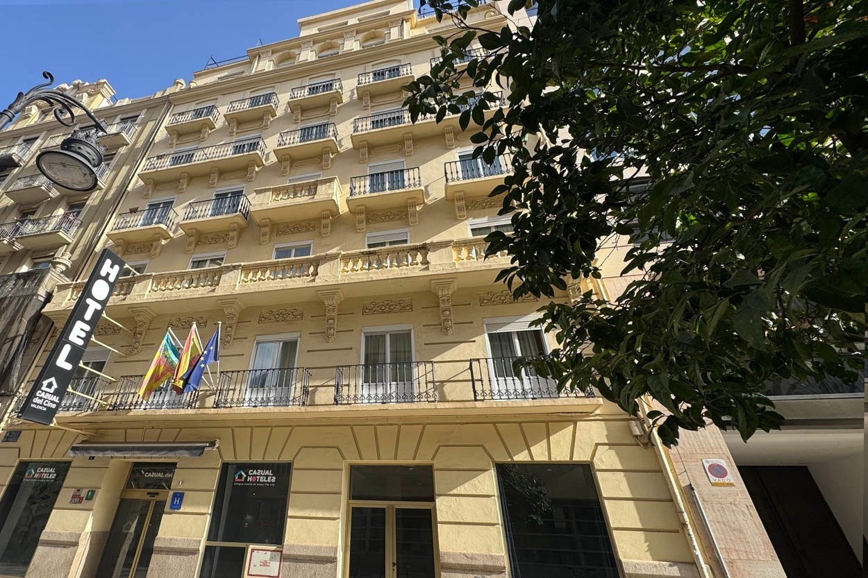 Casual del Cine Valencia: Themenhotel mit Balkonen & Flaggen, Casual Hoteles