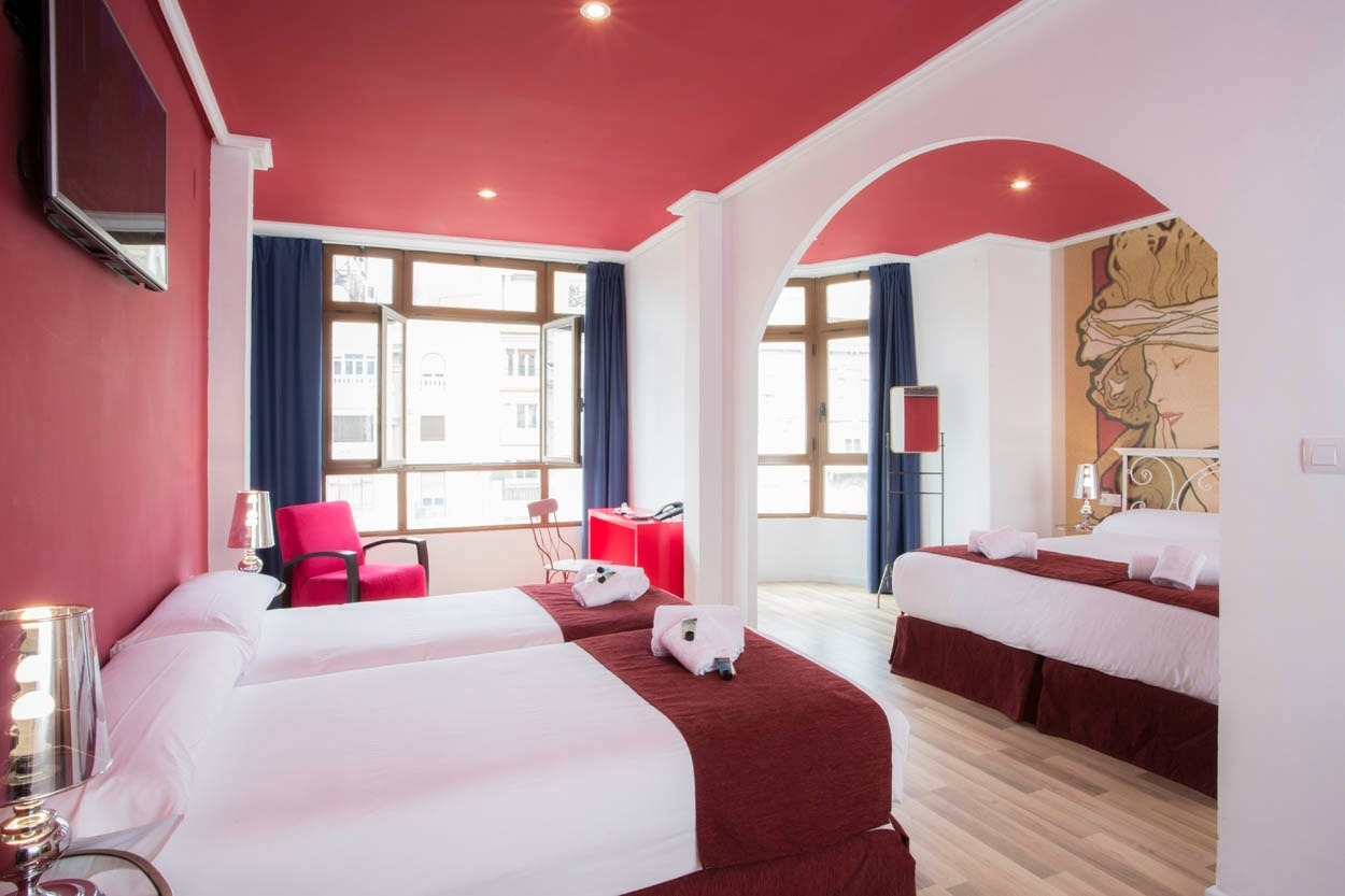 Habitaciones modernas y confortables en Casual Vintage Valencia, céntrico hotel junto al Ayuntamiento. ¡Reserva ya!