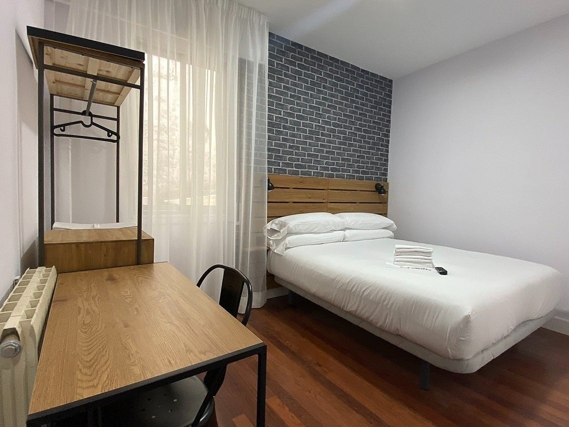 Modernes Doppelzimmer im Casual Mardones Bilbao - zentral gelegen. Jetzt buchen auf der offiziellen Website von Casual Hoteles.