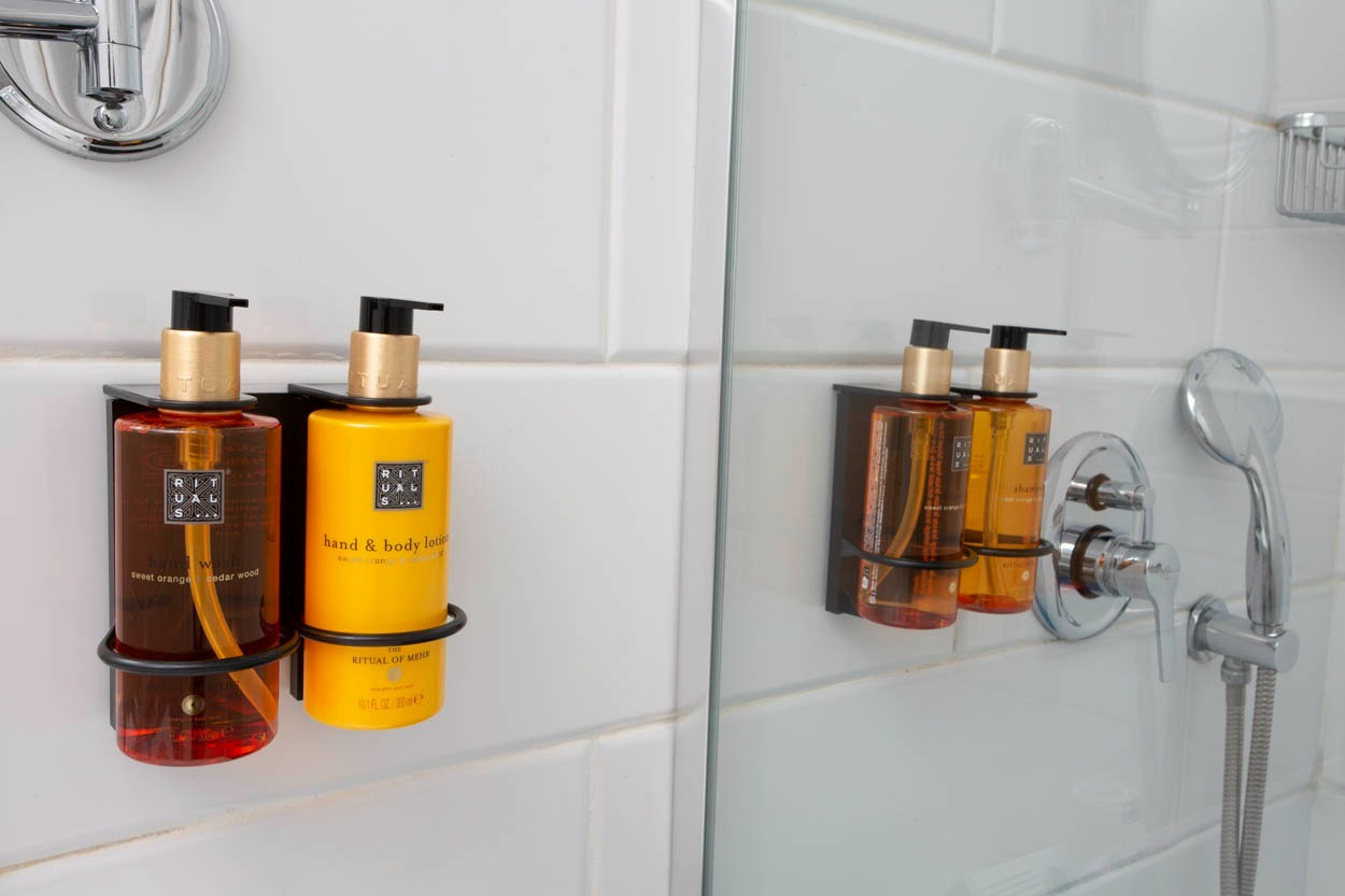 Rituals Kosmetikspender im Casual del Mar Málaga, einem zentralen Hotel in Strandnähe.