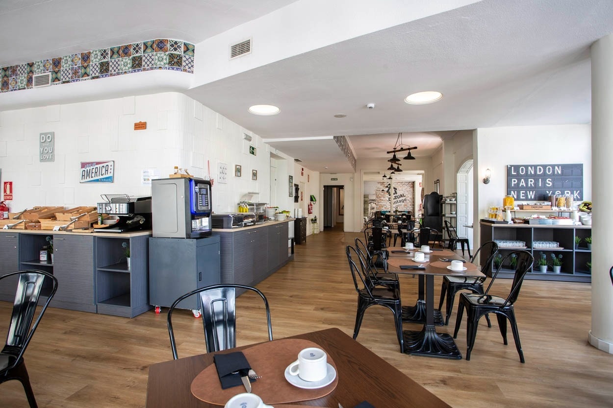 Desayuno buffet estilo americano en Casual Vintage Valencia, hotel céntrico.
