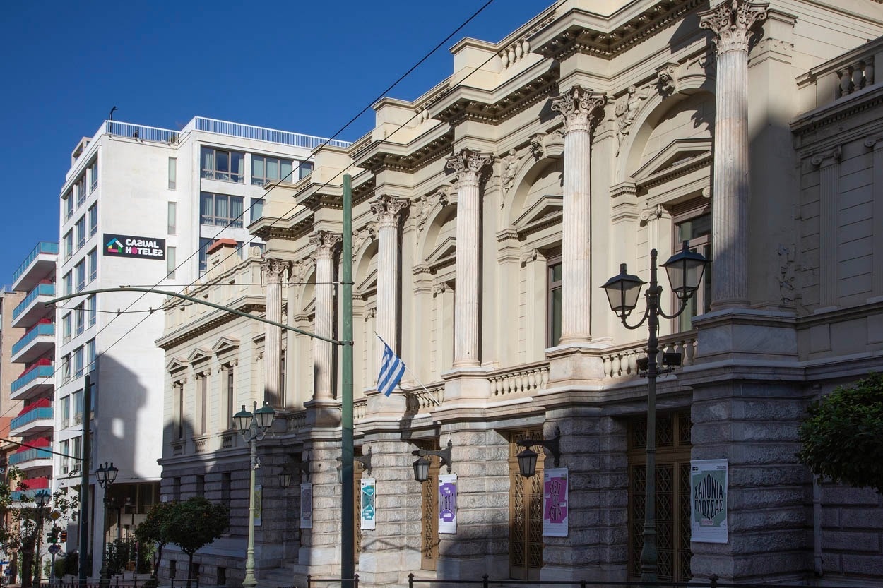 Casual Kubic Athens: Modernes Hotel mit klassischer Fassade im Zentrum. Ideal für Ihren Städtetrip.