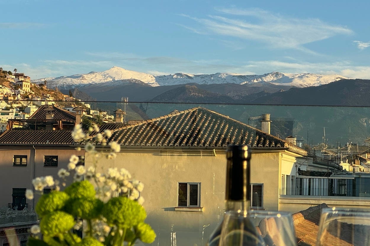Vistas a Sierra Nevada desde Casual Ilbira Granada. Hotel boutique con encanto.