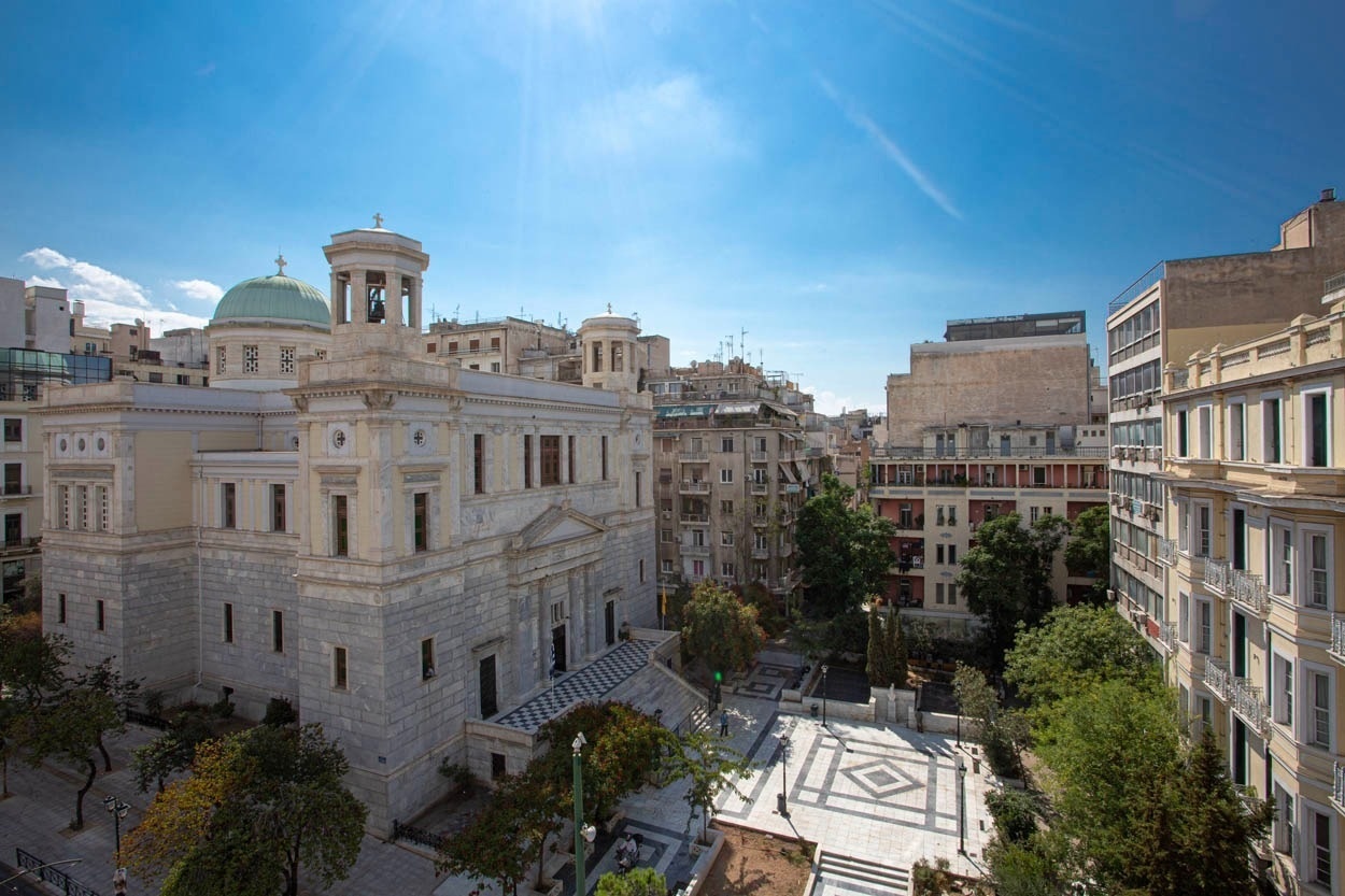 Casual Kubic Athens: Historische Kirche und Stadtplatz nahe dem Casual Hoteles Zentrum.