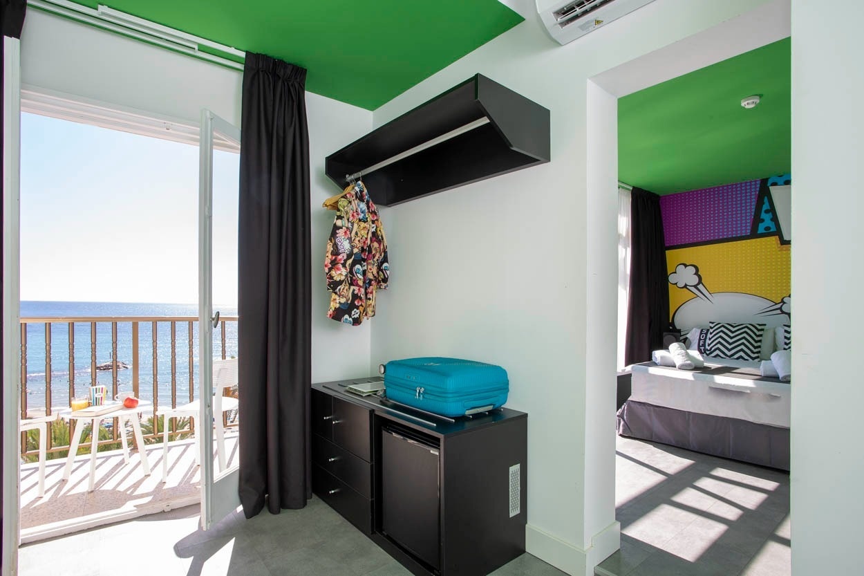 Balkon mit Meerblick im Casual Pop Art Benidorm - Hotel im Pop-Art-Stil