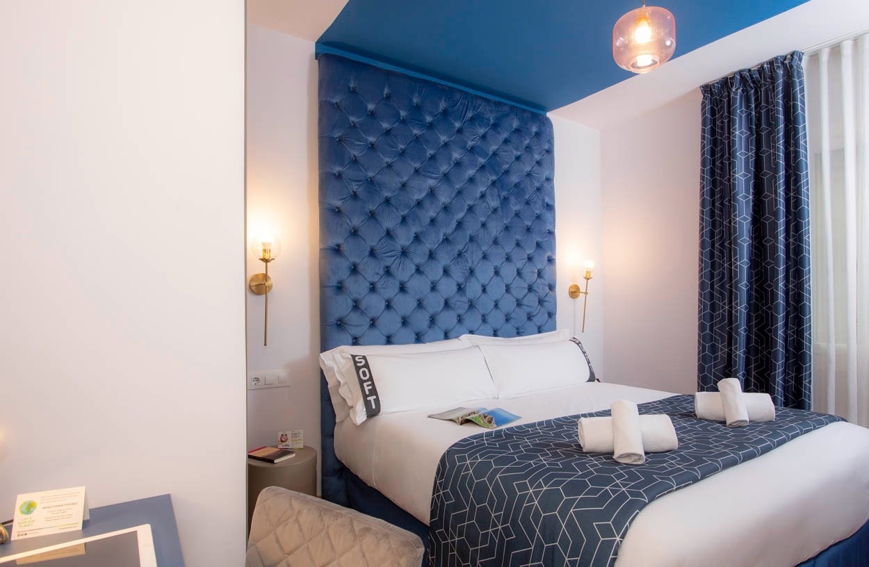 Luxe blauwe slaapkamer in Casual Colours Barcelona - Hotel in de buurt van Sants, Barcelona