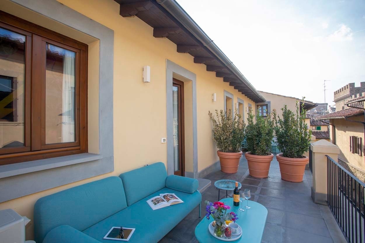 Entspannen Sie auf dem Balkon dieses Hotels in Florenz, einem Teil von Casual Rinascimento Firenze.
