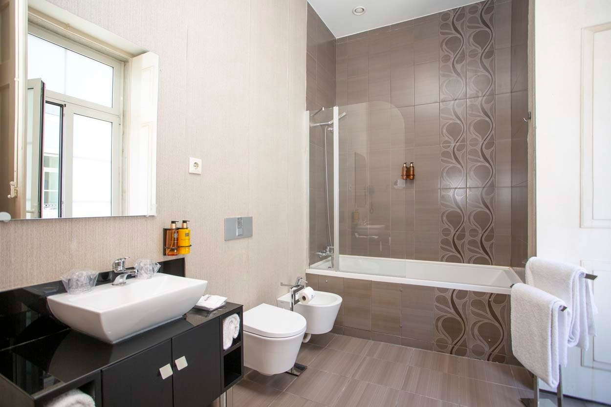 Modernes Badezimmer im Casual Belle Époque - Boutique-Hotel im Zentrum von Lissabon