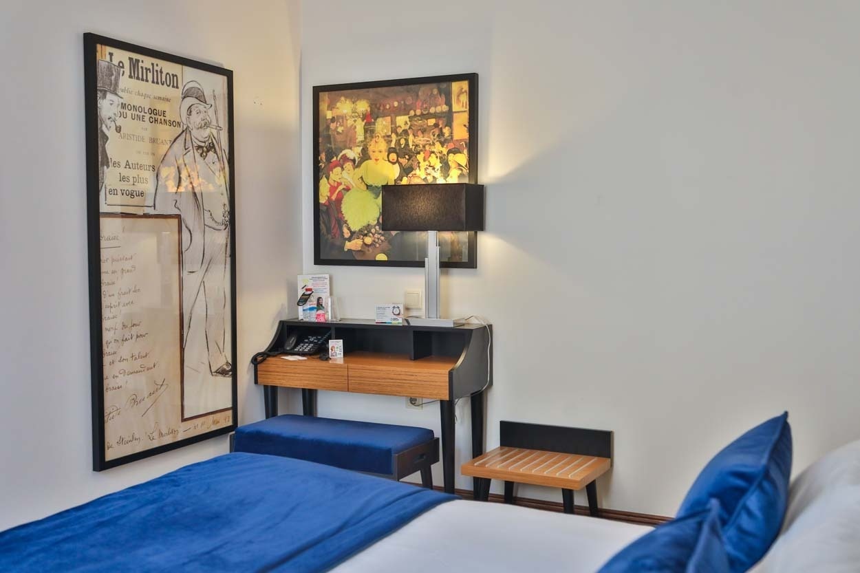Entdecken Sie Casual Belle Époque - Boutique-Hotel im Zentrum von Lissabon mit Stil: Doppelzimmer mit Kunst und Schreibtisch.