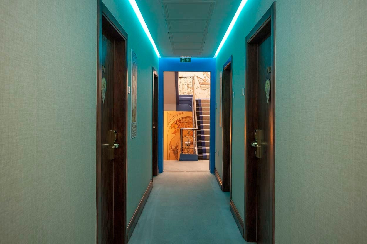 Flur eines Boutique-Hotels mit Kunst im Belle Époque Stil, Casual Belle Époque - Boutique-Hotel im Zentrum von Lissabon | Casual Hoteles