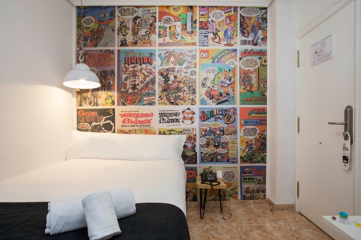 Habitación temática de cómics en Casual Vintage Valencia. Hotel céntrico con estilo.