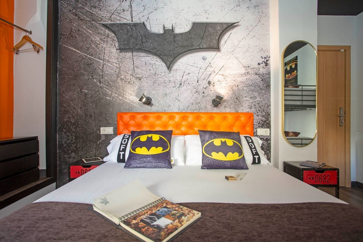 Batman-Zimmer im Casual del Cine Valencia: Einzigartiges Themenhotel in Valencia.