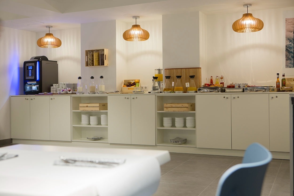 Buffetbereich im Casual de las Olas San Sebastián – Themenhotel, San Sebastián
