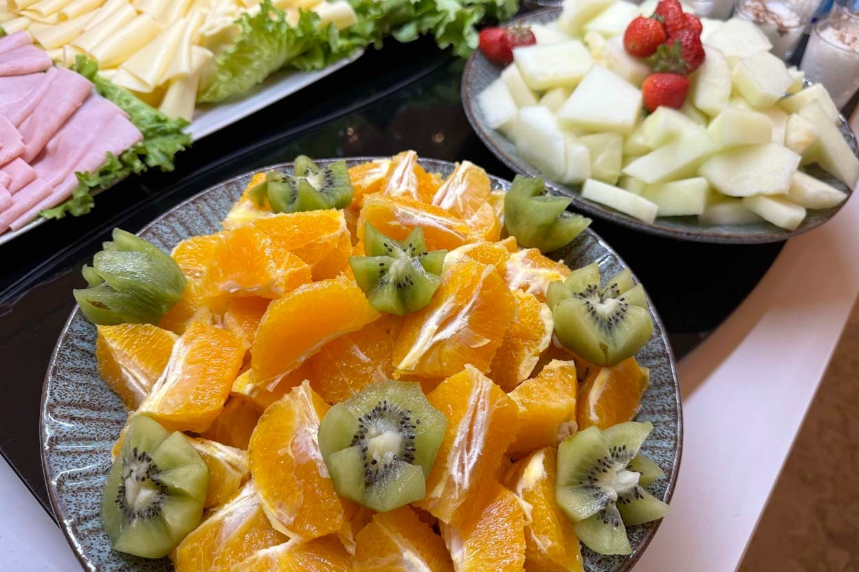 Früchtebuffet mit Orangen und Kiwi im Casual Belle Époque - Boutique-Hotel im Zentrum von Lissabon | Casual Hoteles
