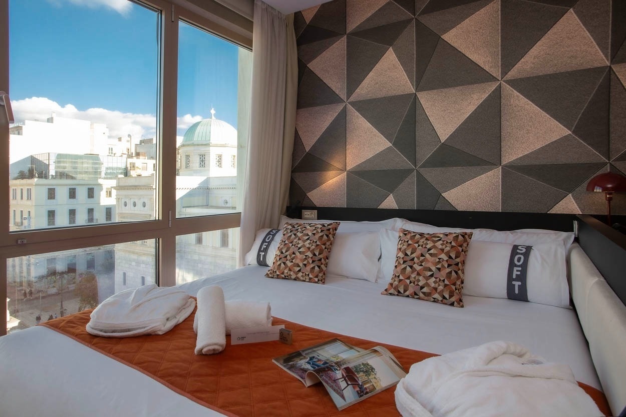 Entspannen Sie im Casual Kubic Athens - Ihr Smart Hotel im Herzen von Athen mit Panoramablick.
