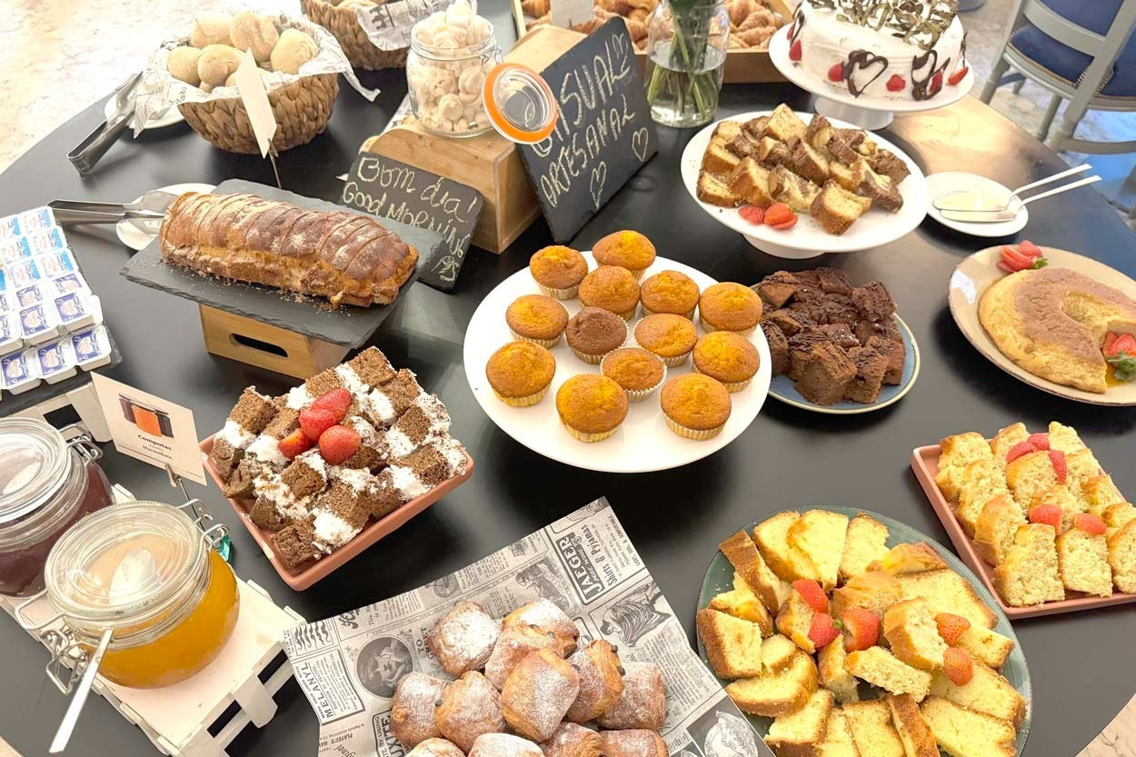 Vielfältiges Frühstücksbuffet im Casual Belle Époque - Boutique-Hotel im Zentrum von Lissabon