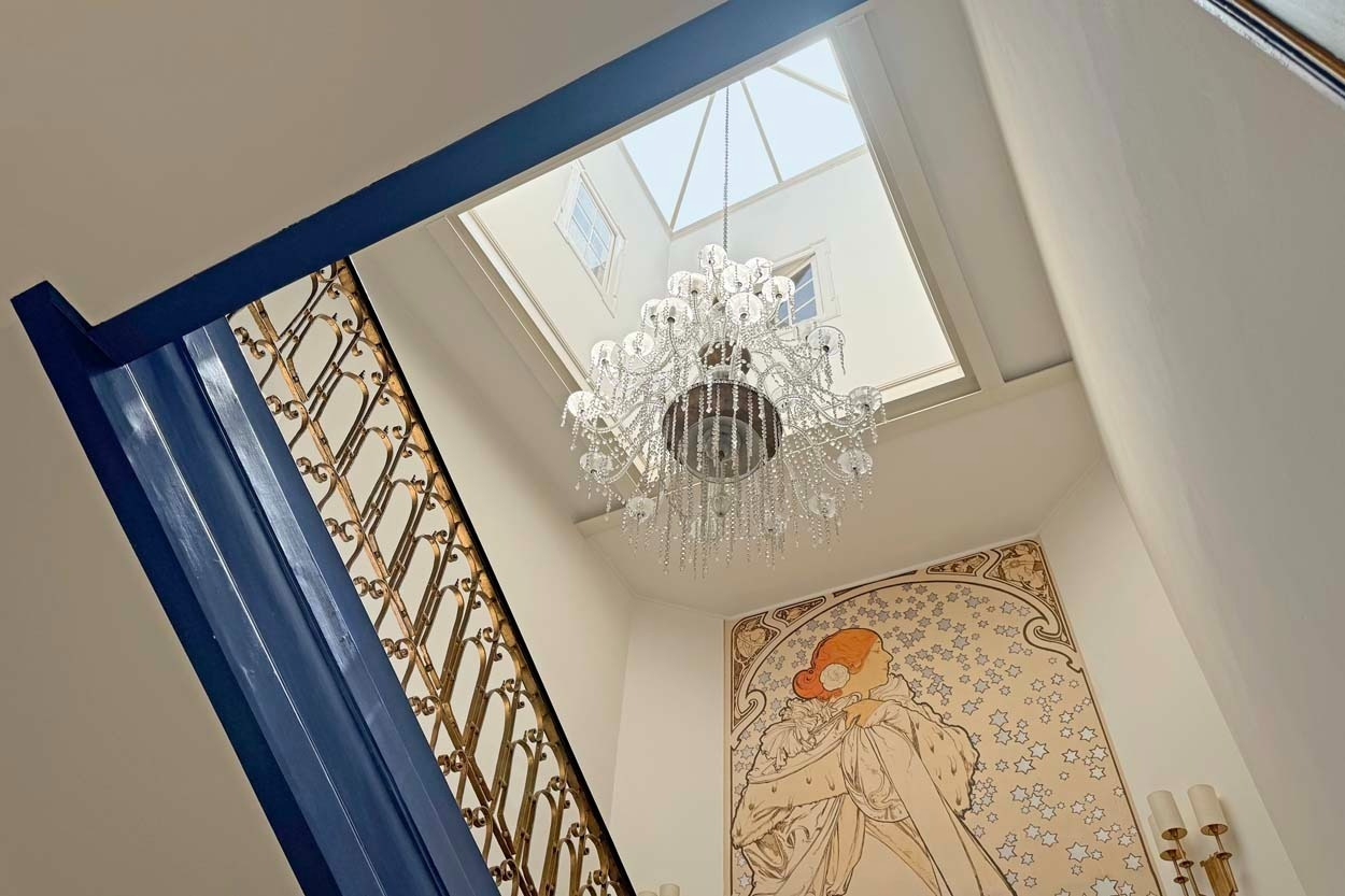 Atemberaubender Kronleuchter im Casual Belle Époque, Boutique-Hotel im Zentrum von Lissabon.