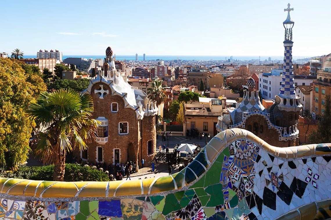 eine Gruppe von Booten schwimmt im Ozean