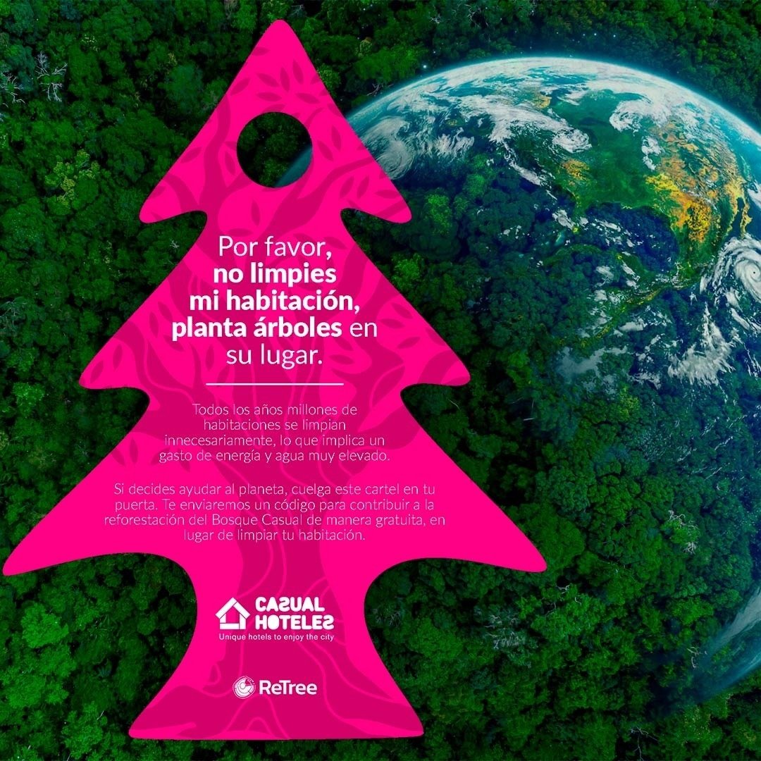 un árbol de navidad rosa con la palabra por favor no limpies mi habitación planta árboles en su lugar