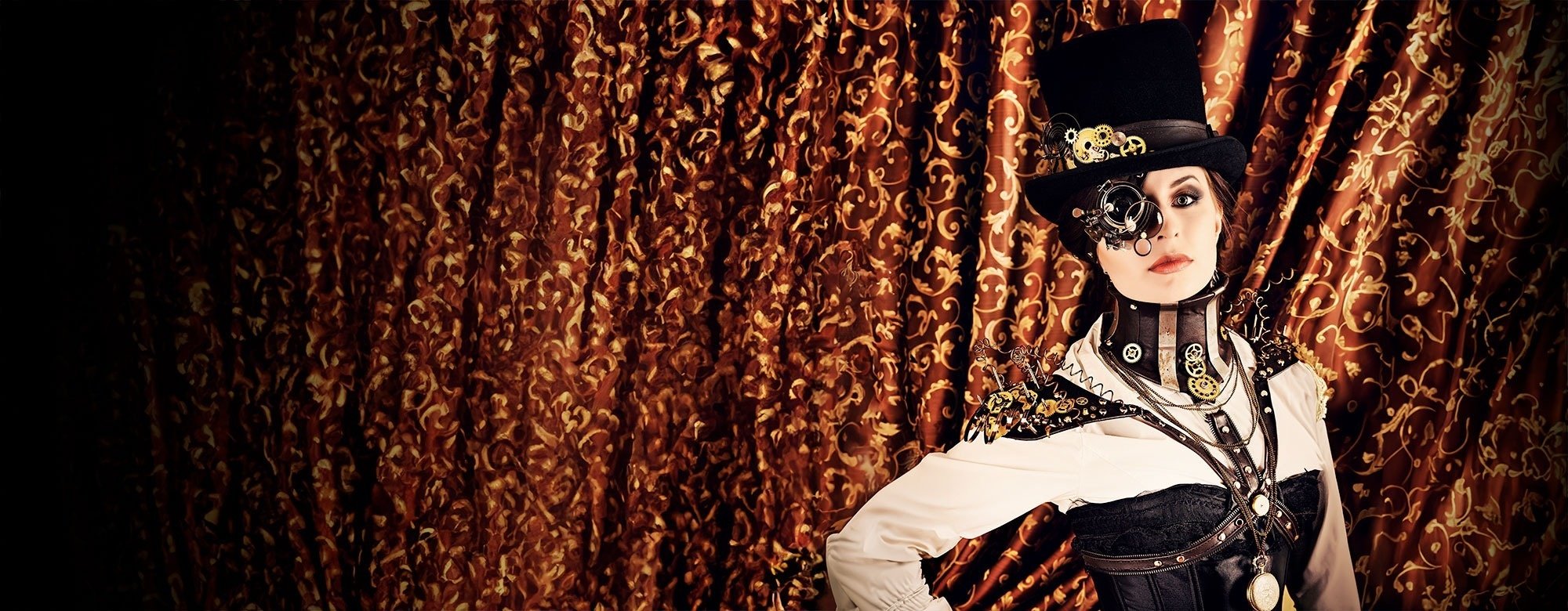 una habitación con una cama y un cartel que dice " ido con el viento "