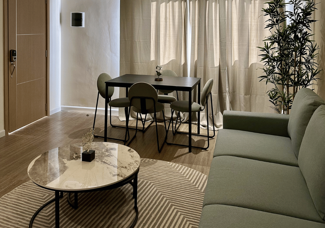 Ampio soggiorno con divano, tavolo da pranzo e area relax. Ideale per Casual: Eden Bayahibe.