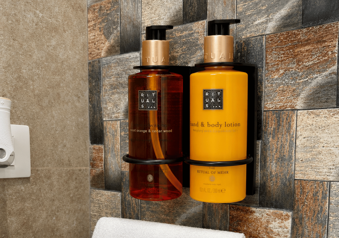 Shampoos RITUALS muraux pour la salle de bain de l'hôtel Casual: Green Village Bayahibe.