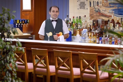 EL HOTEL - BAR