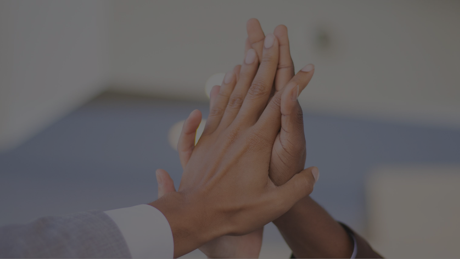 mirando hacia arriba a algunos edificios de gran altura