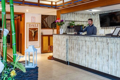 THE HOTEL - Reception