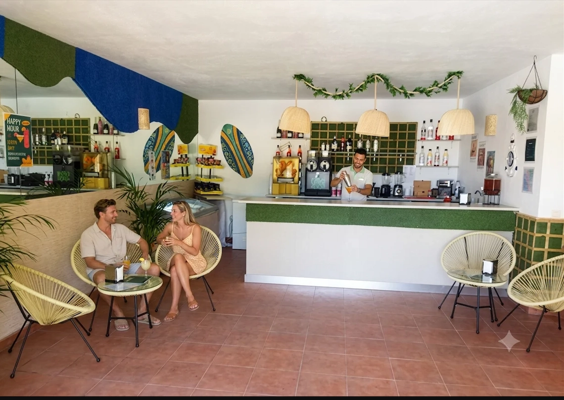 Strawberry daiquiri with lime at Colina del Paraiso, ideal for your vacation.