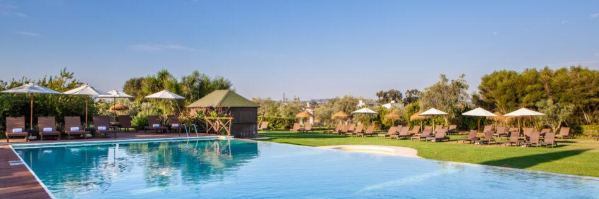 Enjoy an Unforgettable Summer at Convento do Espinheiro in Évora: The Perfect Getaway for Your Holidays