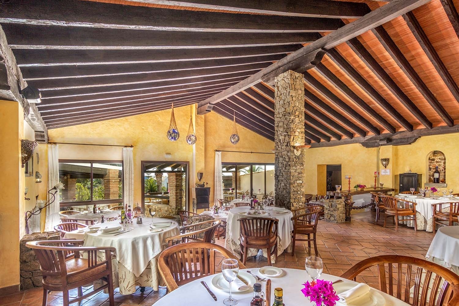 Restaurante La bodega Hotel El Cortijo de Zahara  Oficial