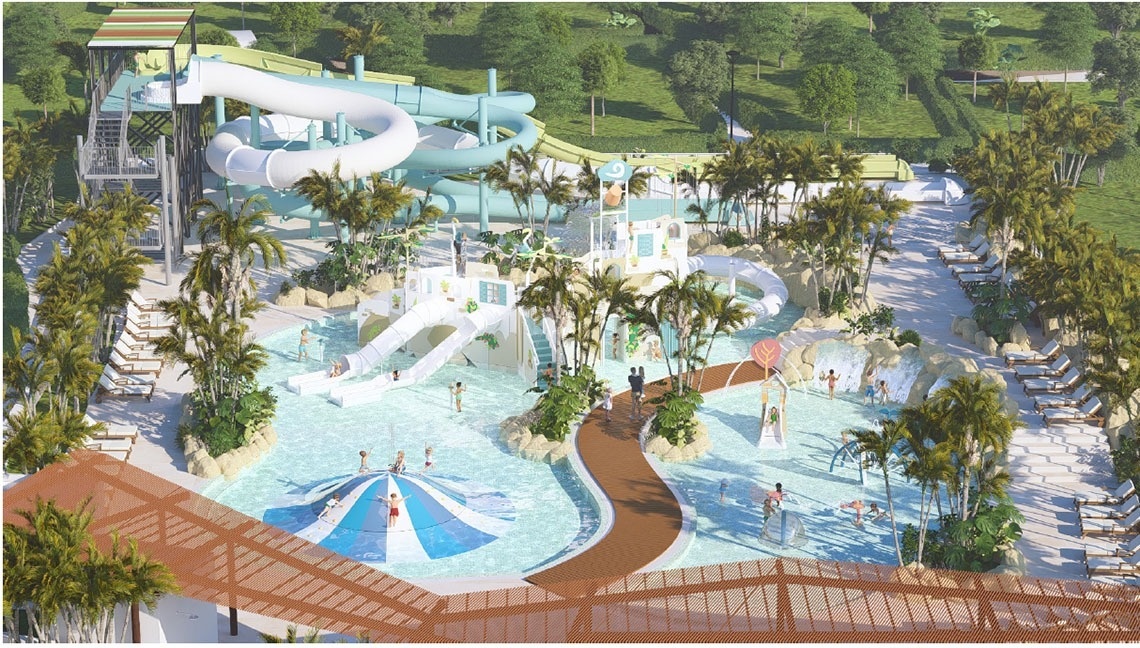 una piscina rodeada de palmeras y sillas de playa