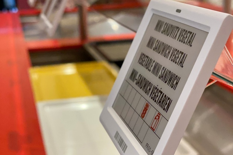 Digital labels in buffet restaurant