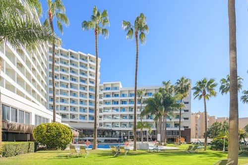 Hotel Parasol, Torremolinos: Piscina y palmeras. Reserva oficial.
