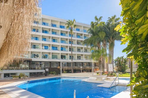 Hotel Parasol Torremolinos: piscina y palmeras. Reserva ya.