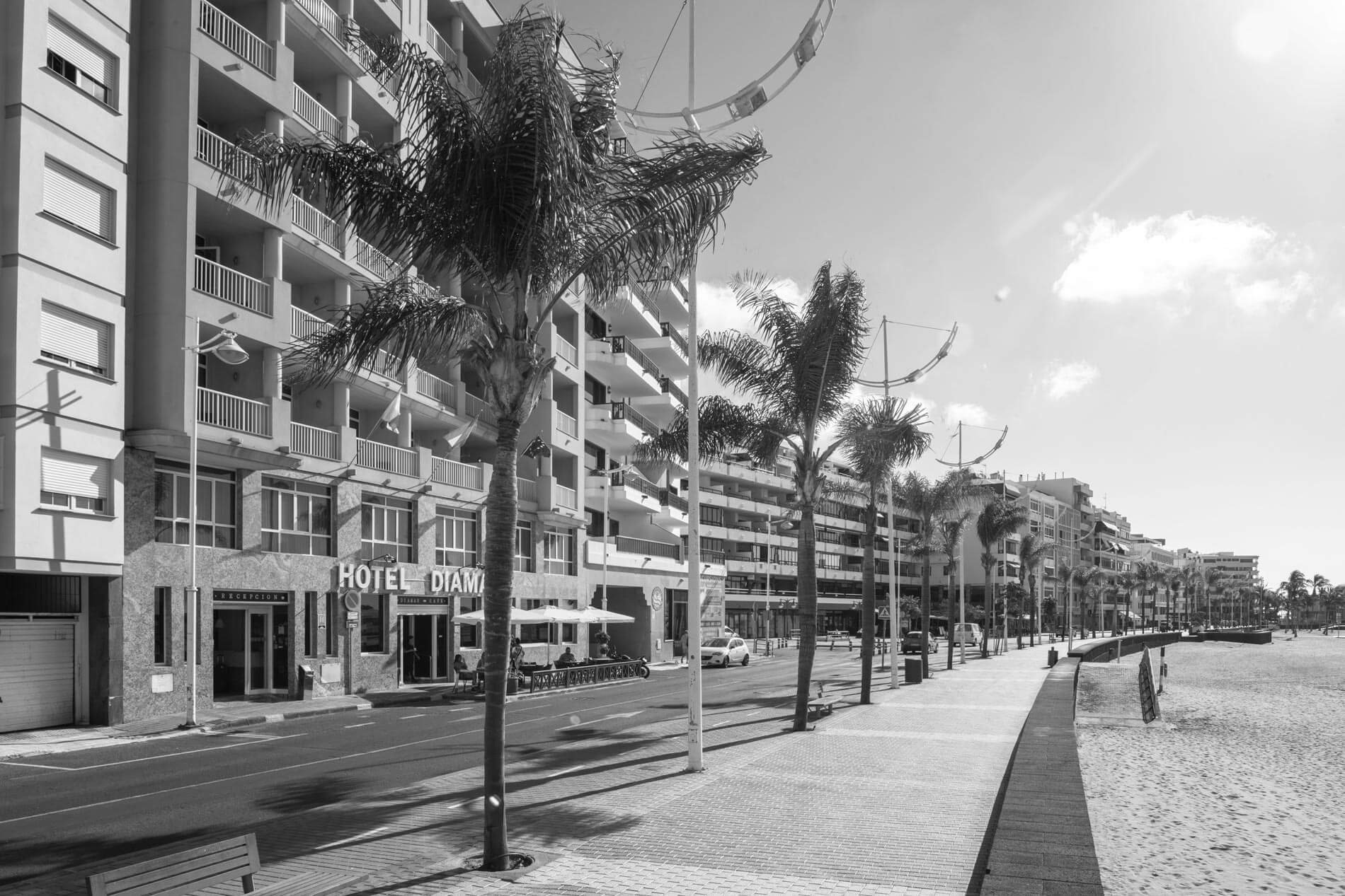 a black and white photo of the hotel davis=s1900