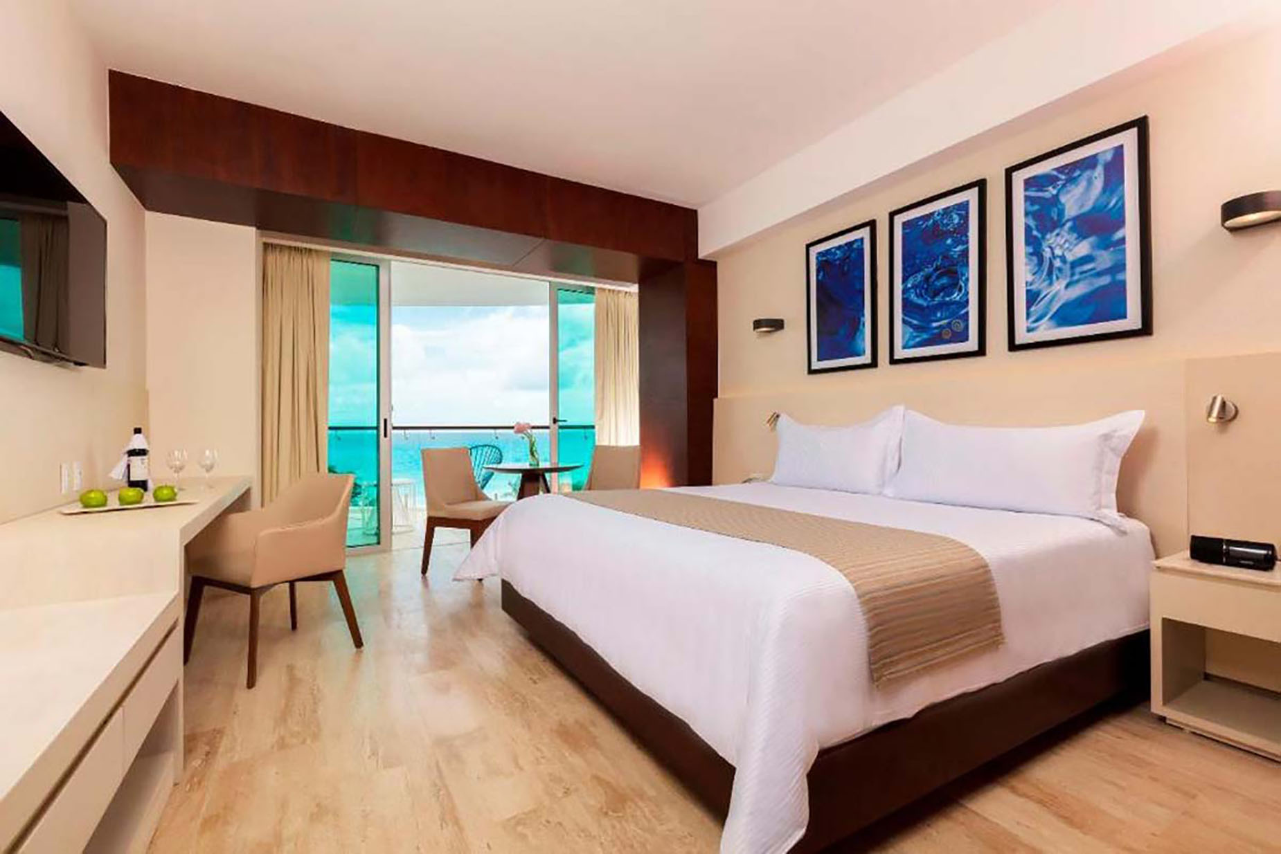 King bed with ocean view balcony in a hotel room. DEMO 3