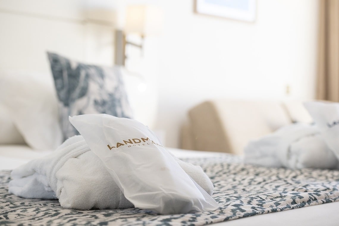 a white bag with the word landm on it